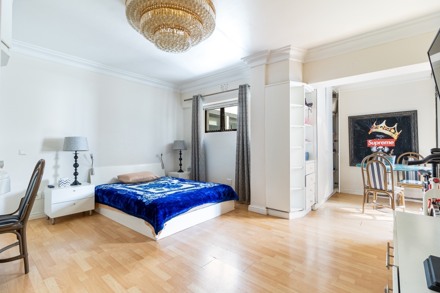 3 Bedroom Property for Sale in Sea Point Western Cape